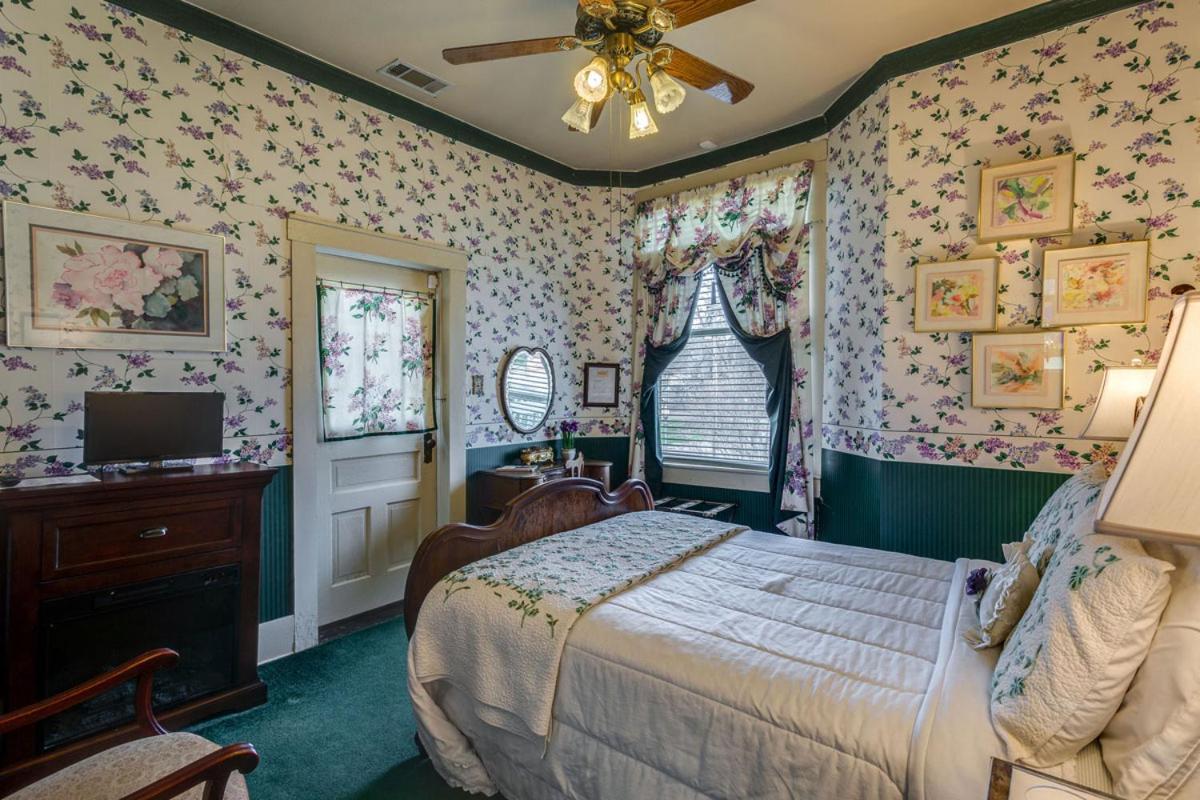 Four Winds Victorian Venue & Suites Bonham エクステリア 写真